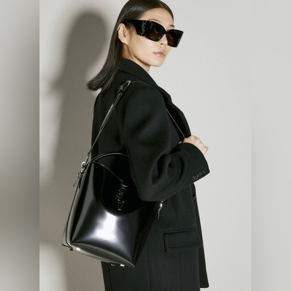 SANIT LAURENT BUCKET Elegant Black Women's Bag - Picture 4 of 16